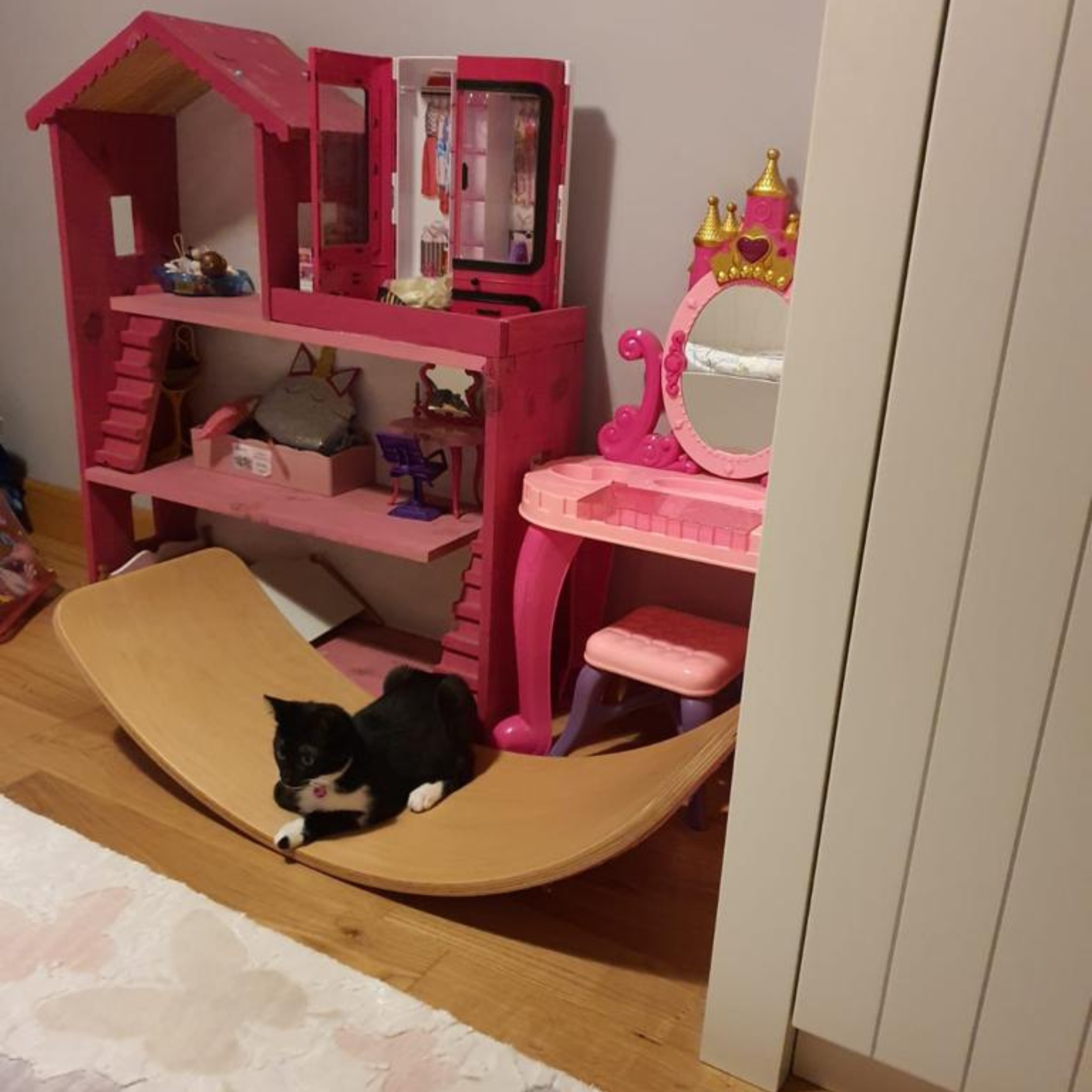 Wooden Balance Board - Pink Felt