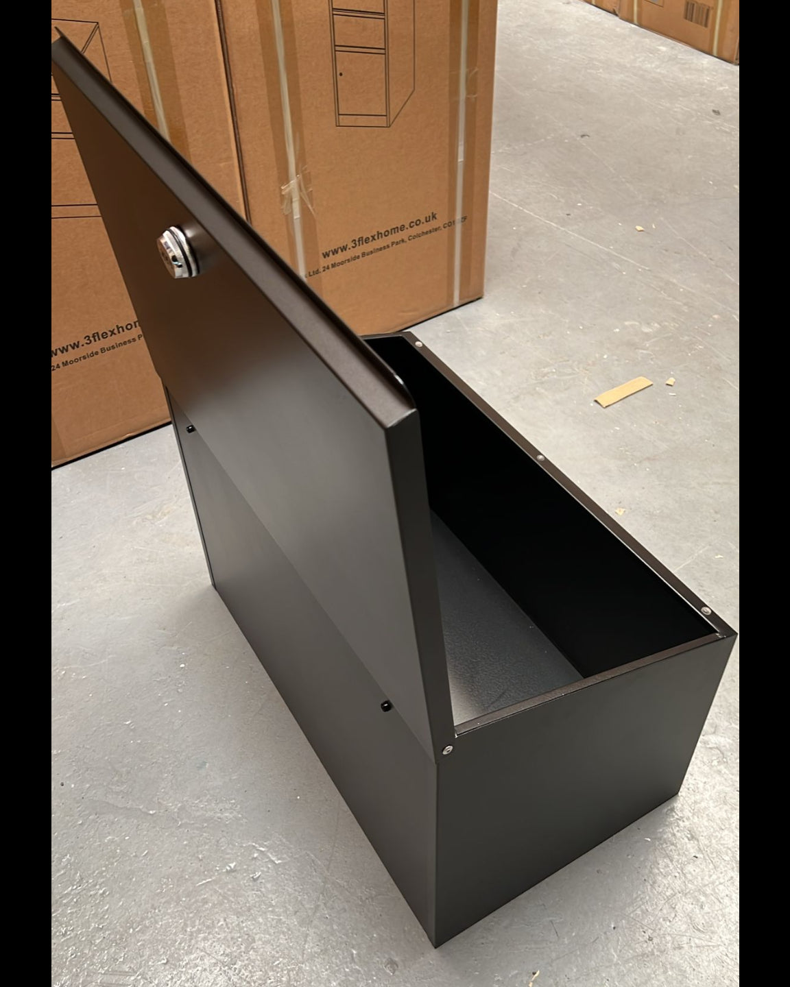 Lockable Metal Secure Parcel Delivery Container - Large (Black)