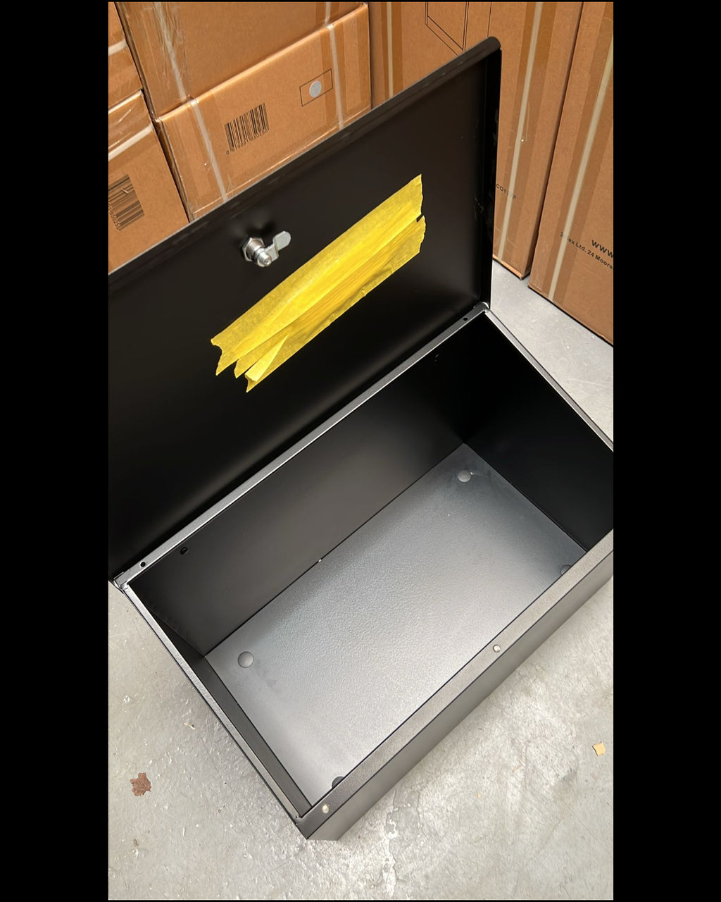 Lockable Metal Secure Parcel Delivery Container - Large (Black)