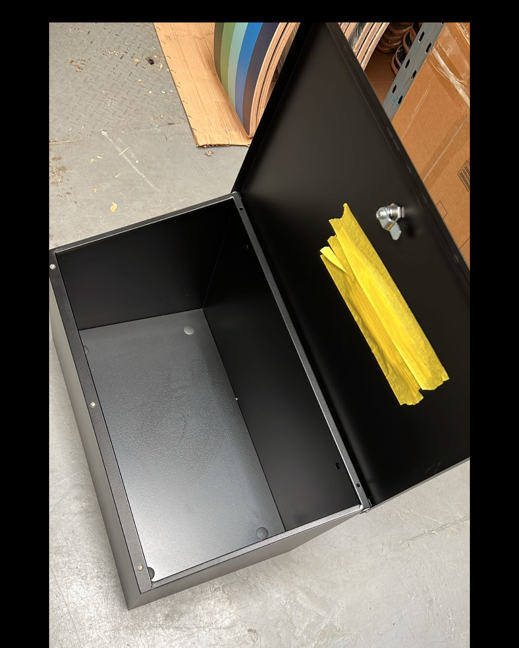 Lockable Metal Secure Parcel Delivery Container - Large (Black)