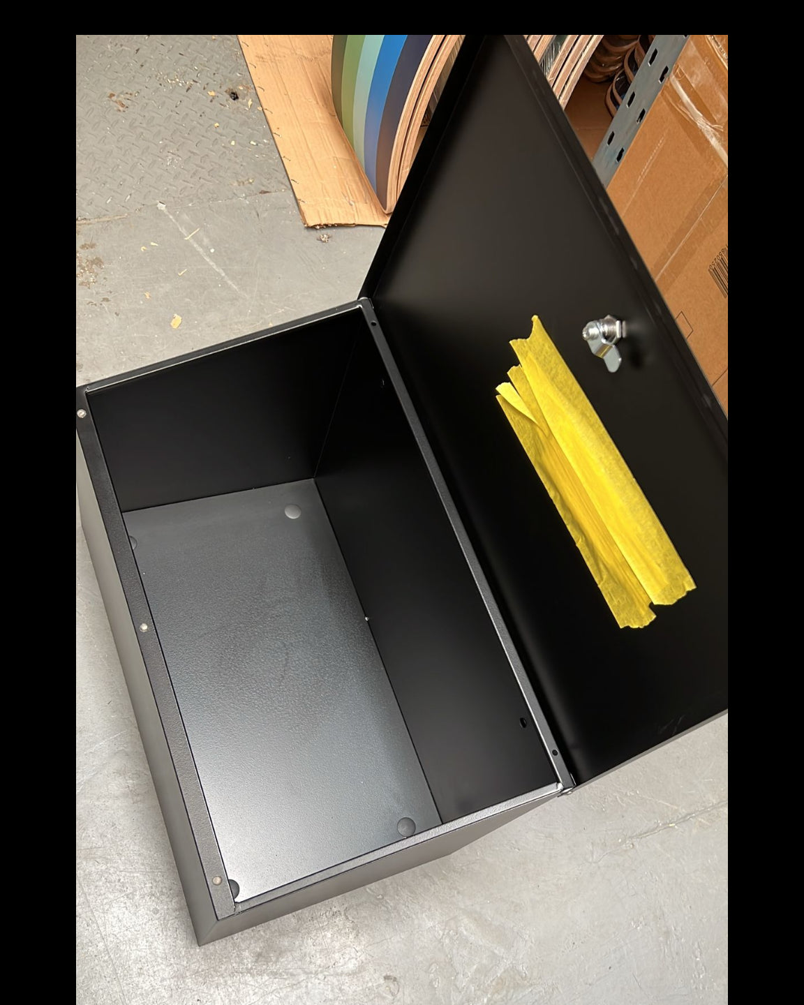 Lockable Metal Secure Parcel Delivery Container - Large (Black)