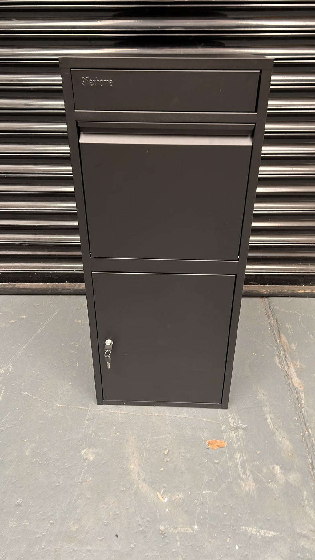 RERURBISHED - Metal Parcel Delivery Box Outdoor - Extra Large (Black)