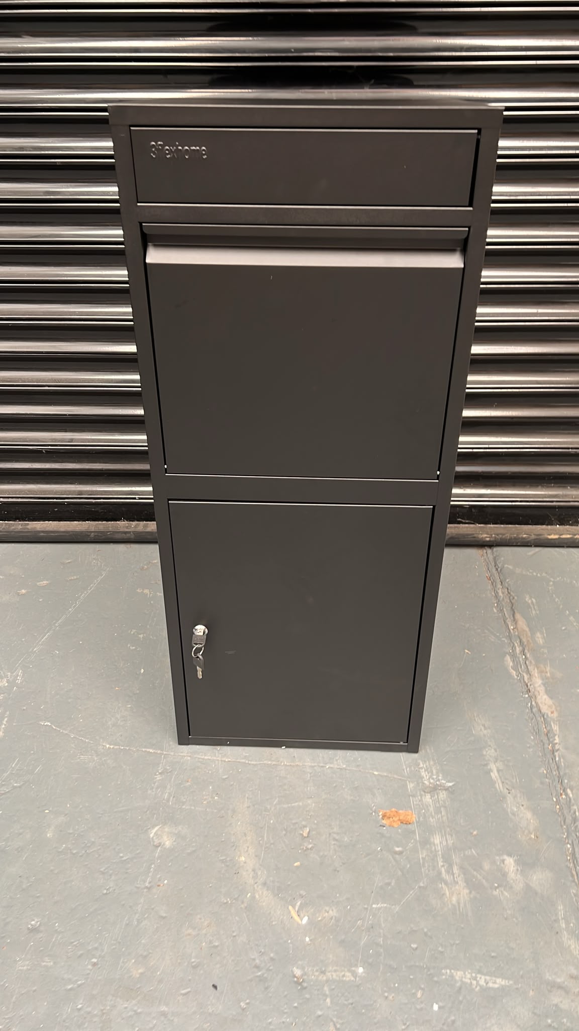 RERURBISHED - Metal Parcel Delivery Box Outdoor - Extra Large (Black)
