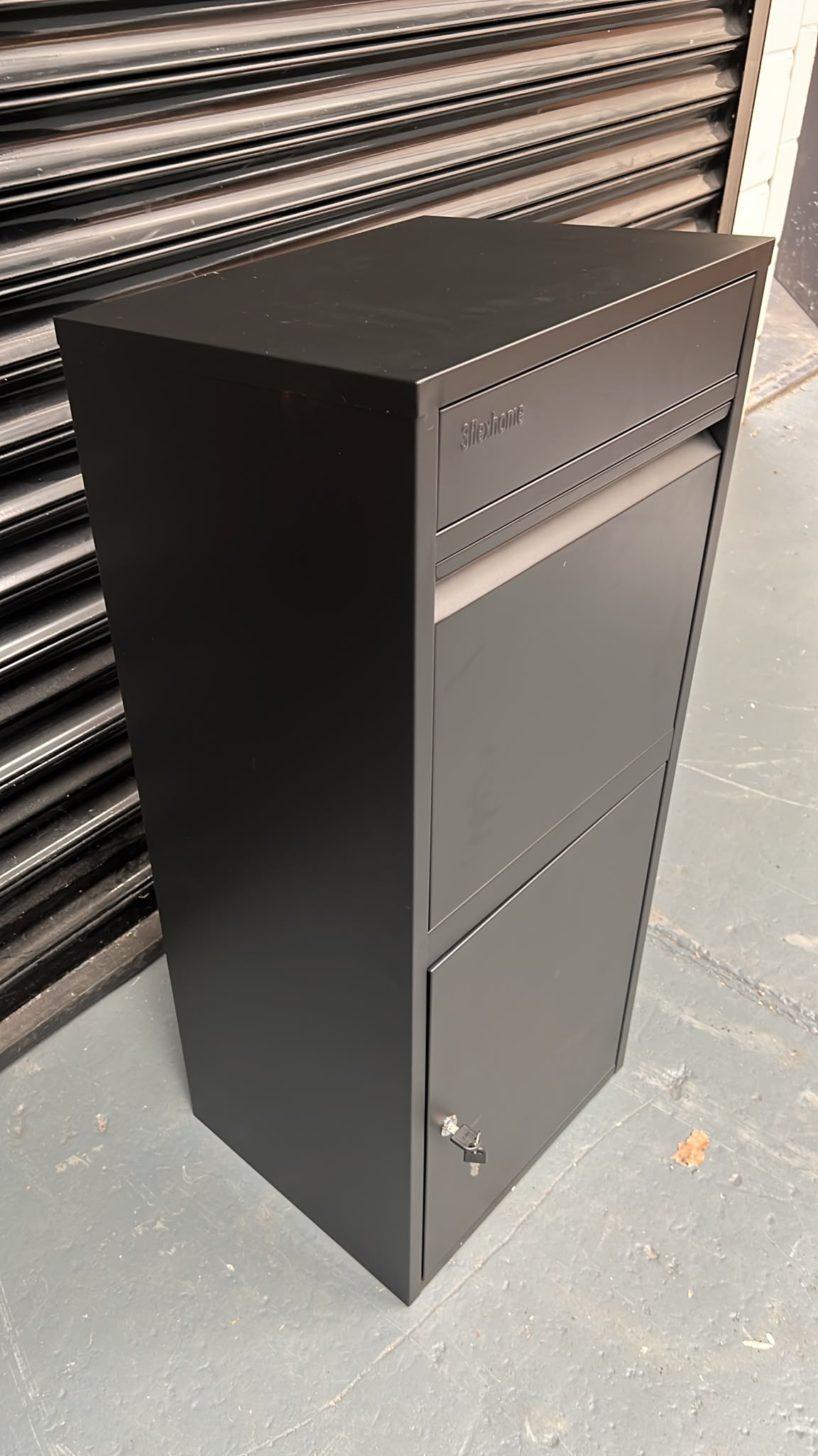 RERURBISHED - Metal Parcel Delivery Box Outdoor - Extra Large (Black)