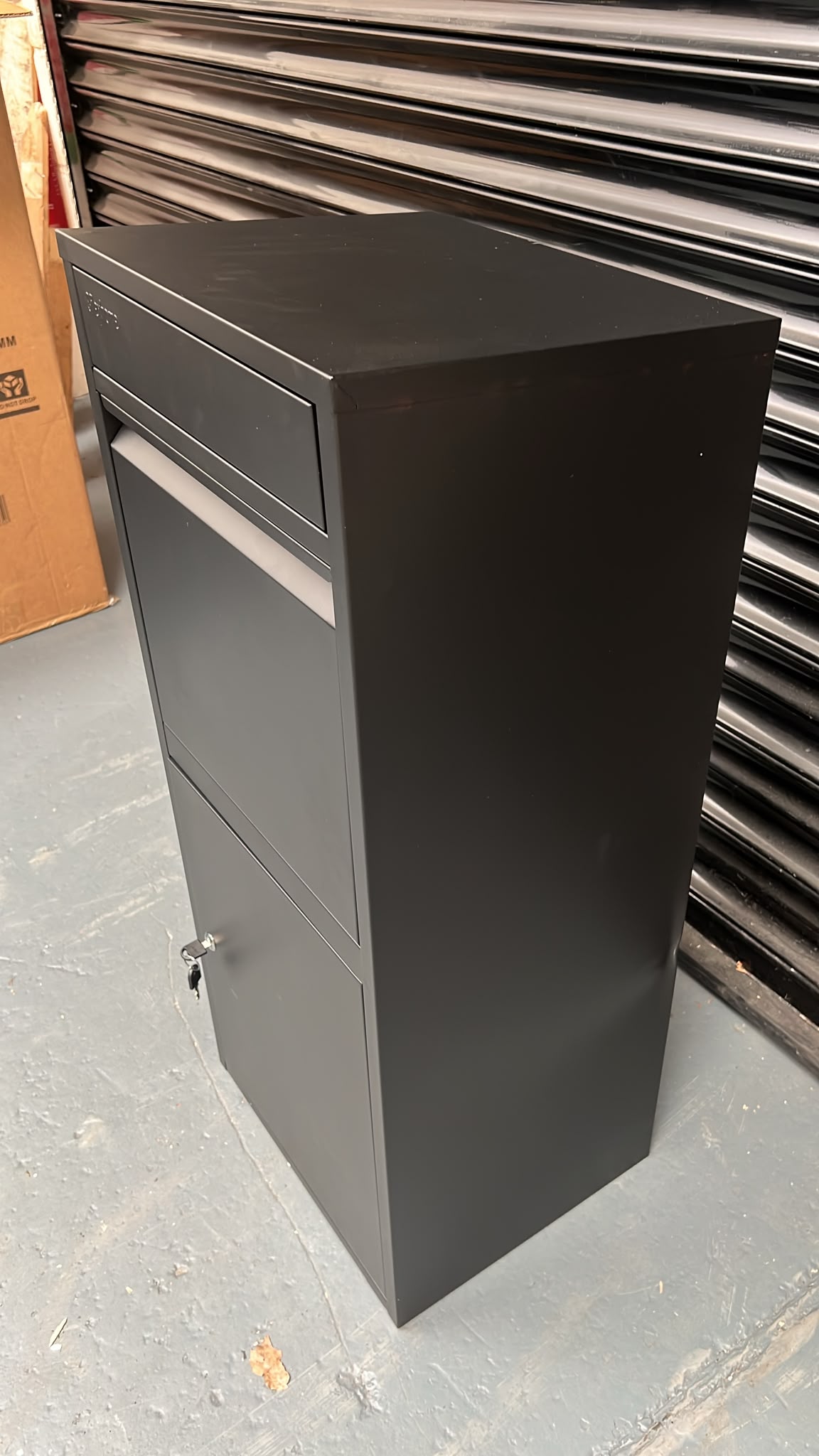 RERURBISHED - Metal Parcel Delivery Box Outdoor - Extra Large (Black)
